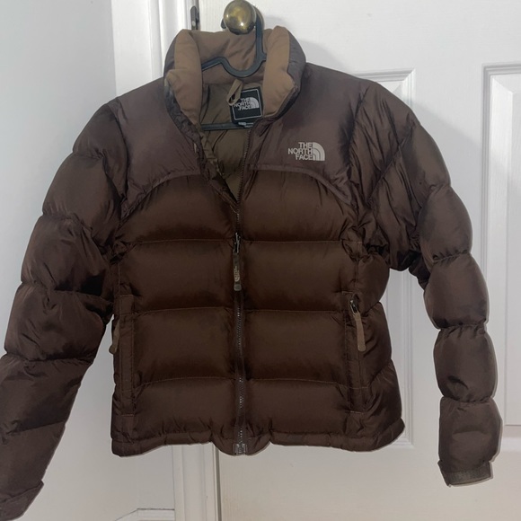 TheNorthFace women’s retro 1996 nuptse puffer jacket in chocolate brown. - Picture 2 of 4